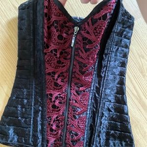 Spirit Halloween - goth - Vampire Corset